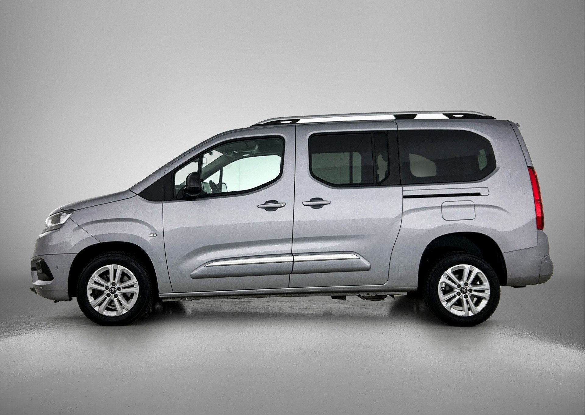 Toyota PROACE CITY Verso 1.2 Turbo Active Long Direct leverb, Auto's, Voorwielaandrijving, 12 maanden, Gebruikt, Euro 6