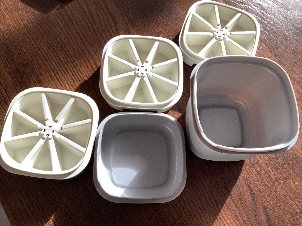 Tupperware ijsemmer met ijsblokjes-vormen / hamburger pers, Huis en Inrichting, Ophalen, Zo goed als nieuw, Overige typen, Met deksel