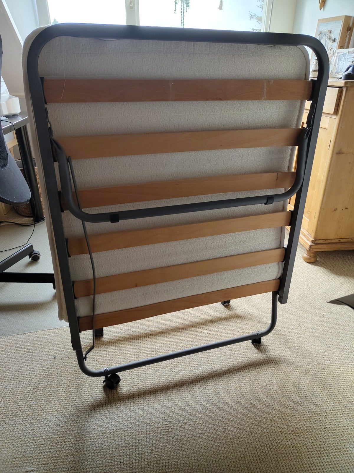 Opvouwbaar logeerbed met matras - ideaal voor gasten, Huis en Inrichting, Ophalen, Gebruikt, Eenpersoons, Praktisch en functioneel