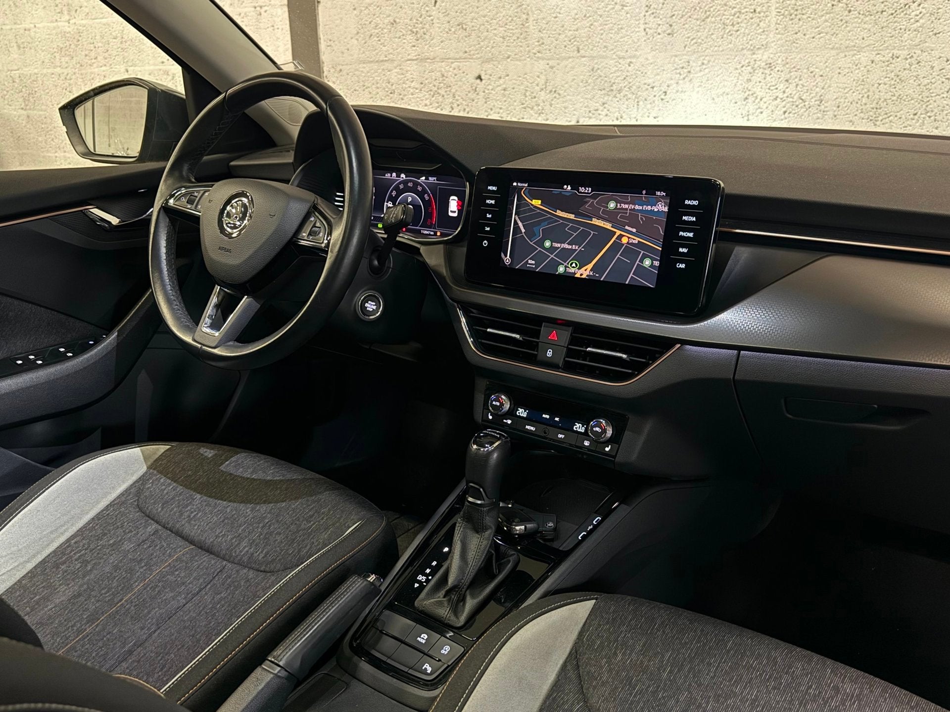 Skoda Kamiq 1.0 TSI Sport Business Automaat|Pano|LED|Cruise|, Gebruikt, Zwart, 116 pk, Origineel Nederlands