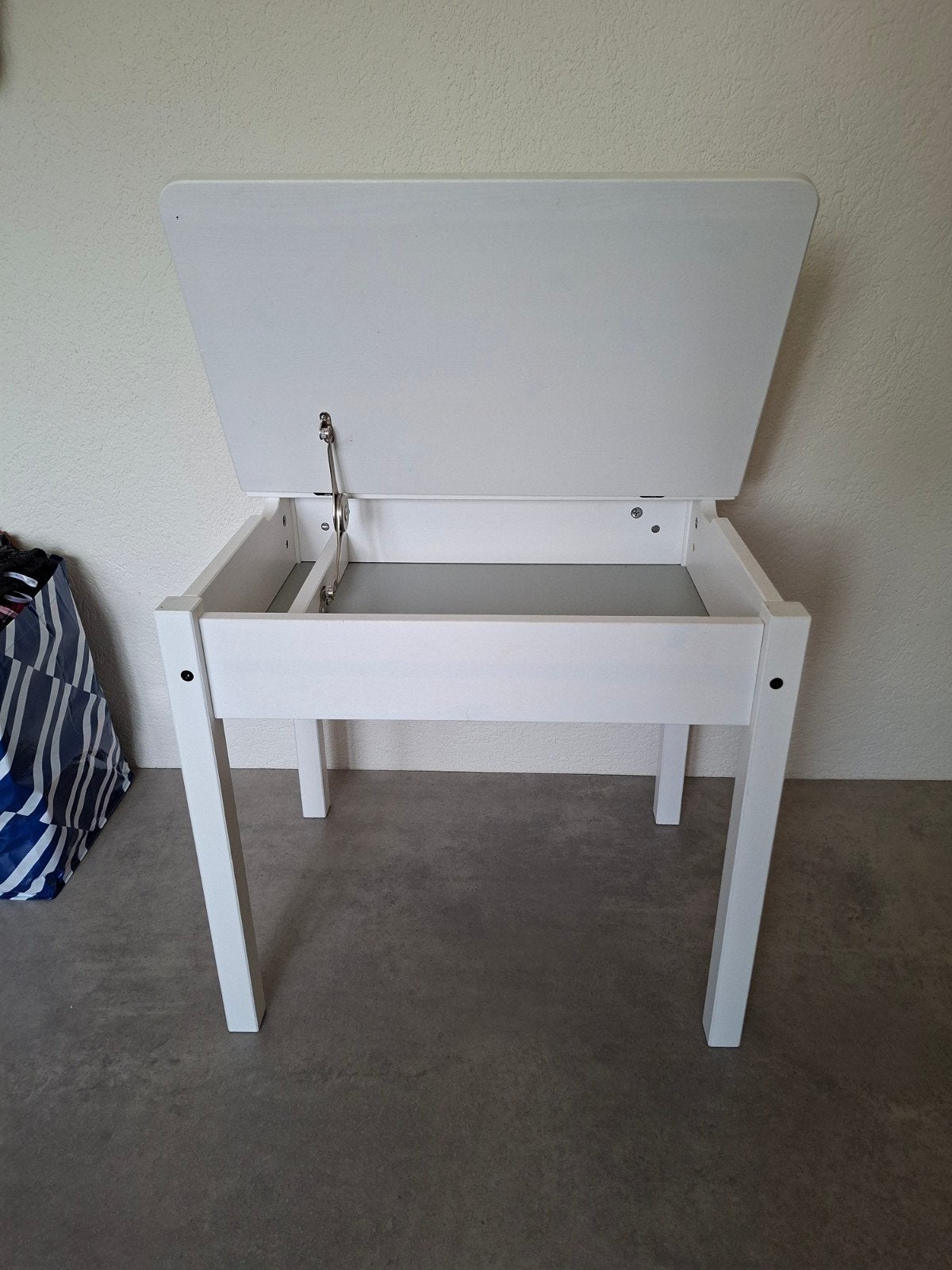 Ikea kinder bureautje, Ophalen, Gebruikt