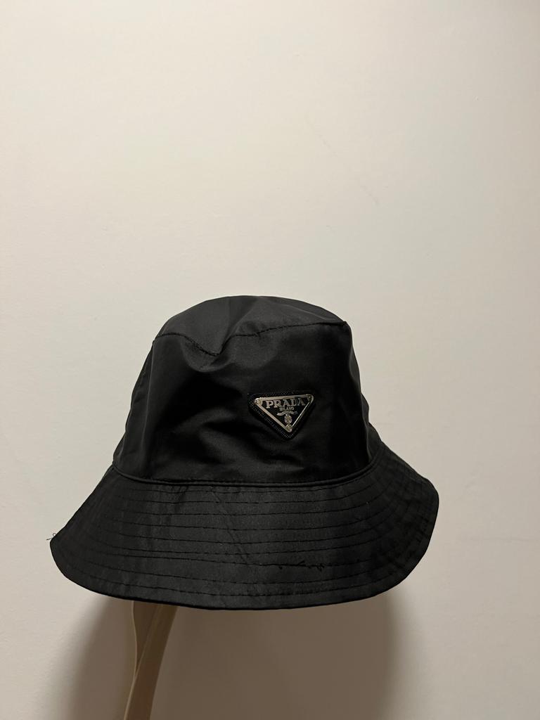 Prada bucket hat, Ophalen of Verzenden, Zo goed als nieuw, One size fits all, Hoed
