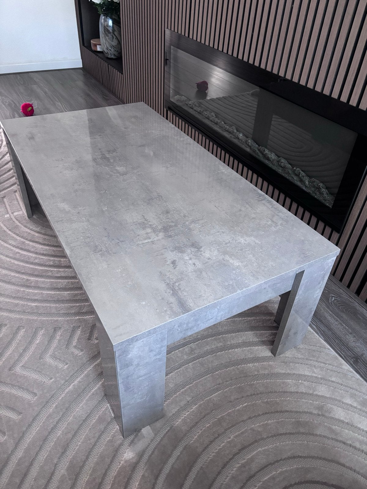 Moderne salontafel met betonlook, Huis en Inrichting, Ophalen, Overige materialen, Gebruikt, 100 tot 150 cm