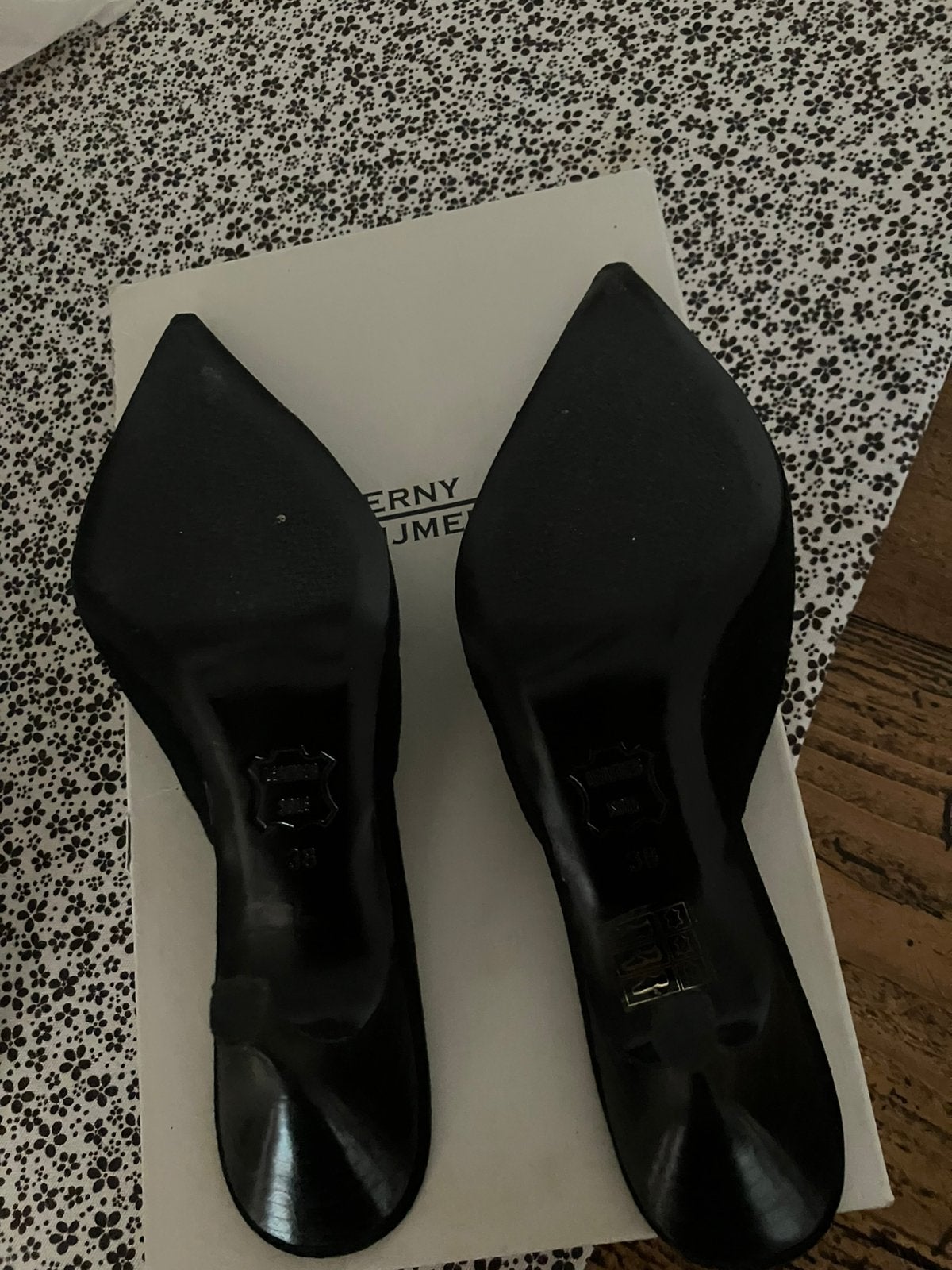 Zwarte pumps met hak maat 38, Kleding | Dames, Ophalen, Zo goed als nieuw, Zwart