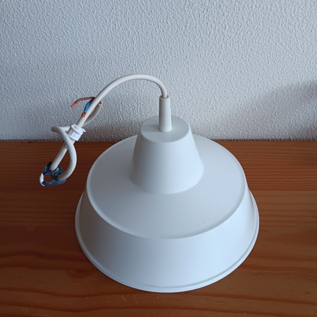 Witte metalen plafondlamp - E27 fitting, Gebruikt, E27 (groot), Ophalen of Verzenden, Modern, minimalistisch