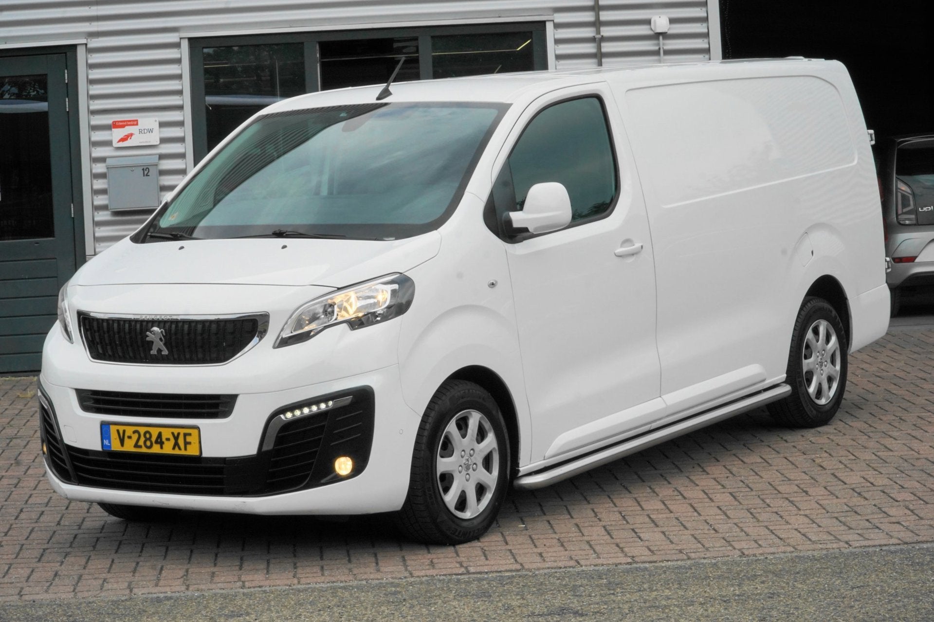 Peugeot Expert 231L 2.0 BlueHDI 180 Premium Pack, Dealer onderhouden, Gebruikt, Euro 6, 4 cilinders