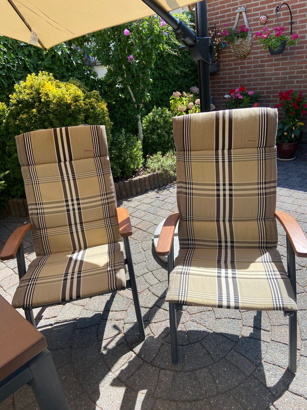 TUINKUSSENS, Tuin en Terras, Ophalen, Zo goed als nieuw