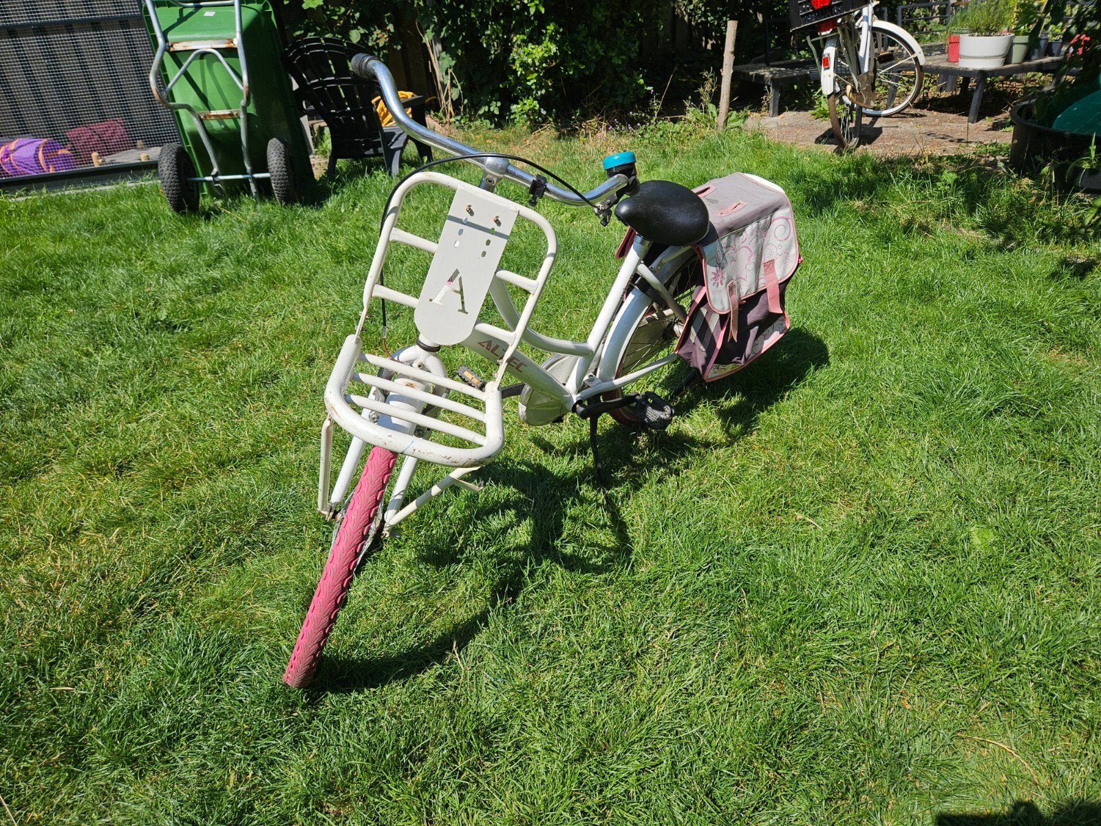 Altec kinderfiets met roze banden en voordrager, Fietsen en Brommers, Fietsen | Meisjes, Ophalen, Altec, Velgrem, Handrem