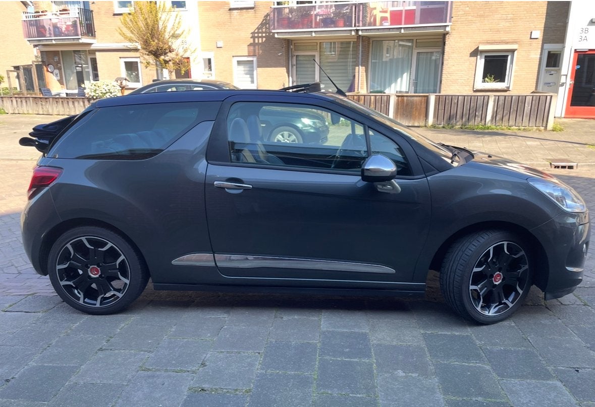 Citroën DS3 so chic 1.2 VTI Cabrio 2013 Grijs, Auto's, 40 €/maand, 1199 cc, Cabriolet, Handgeschakeld