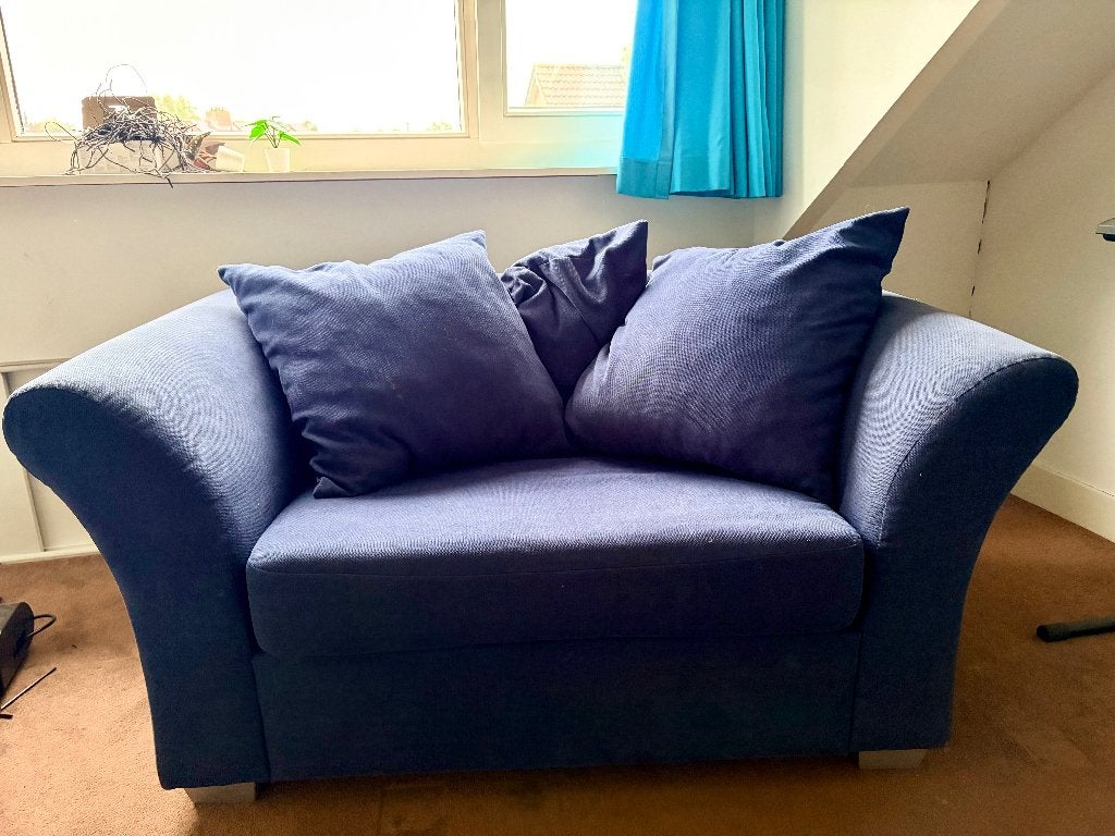 Comfortabele blauwe 1,5-2-zits bank/fauteuil (loveseat) TEAB, Huis en Inrichting, Ophalen, Eenpersoons, 75 tot 100 cm, Zo goed als nieuw