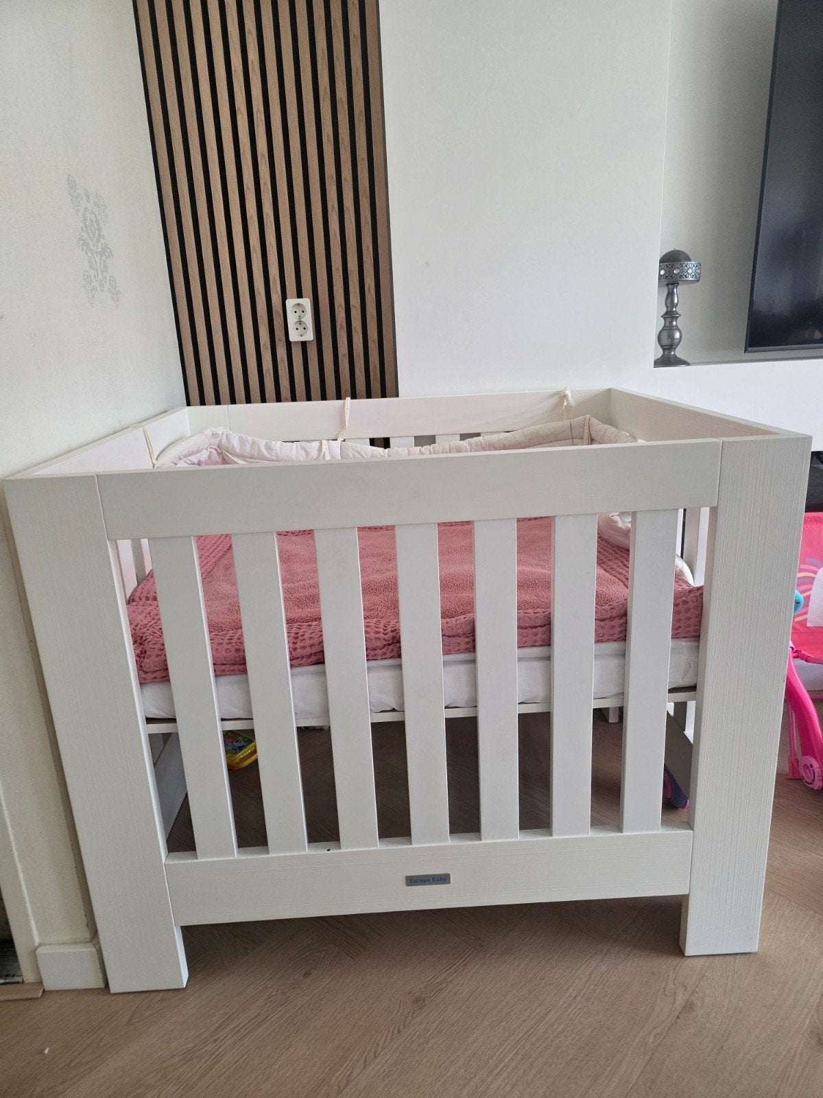 Witte houten box met roze boxkleed, Ophalen of Verzenden, Zo goed als nieuw, Vierkant, Boxkleed