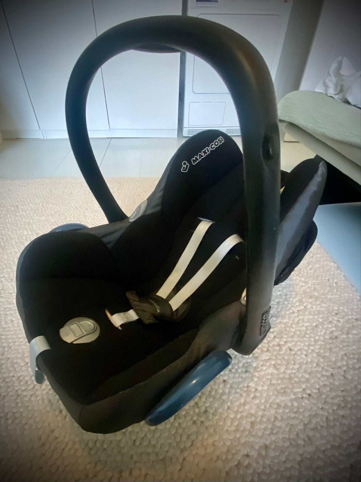Maxi Cosi Cabrio Fix met regenhoes, Ophalen, Autogordel, Zo goed als nieuw, 0 t/m 13 kg