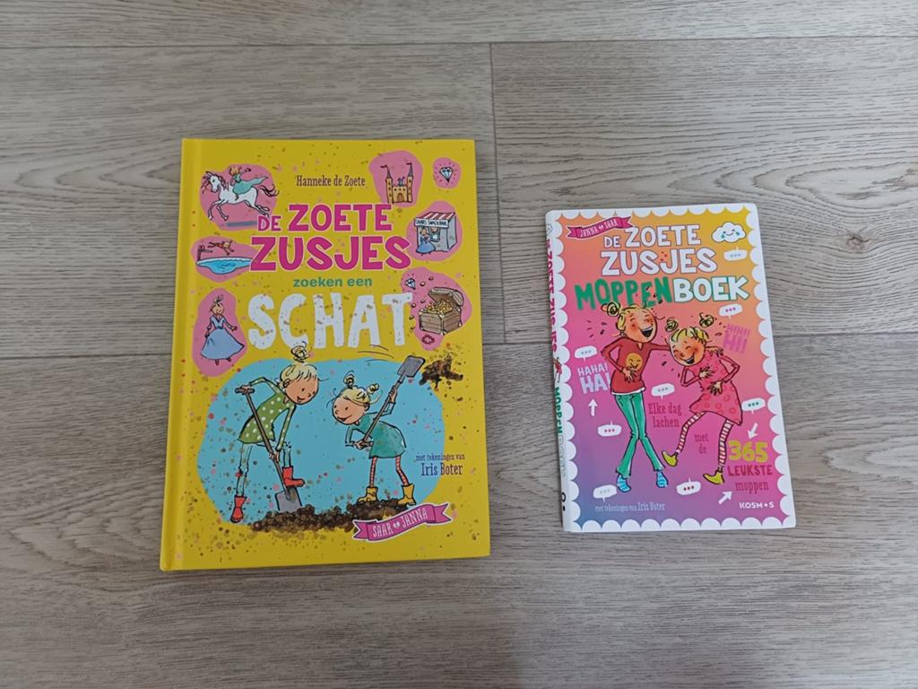 De Zoete Zusjes: Zoeken een Schat & Moppenboek (2 boeken), Ophalen of Verzenden, Zo goed als nieuw, Hanneke de Zoete