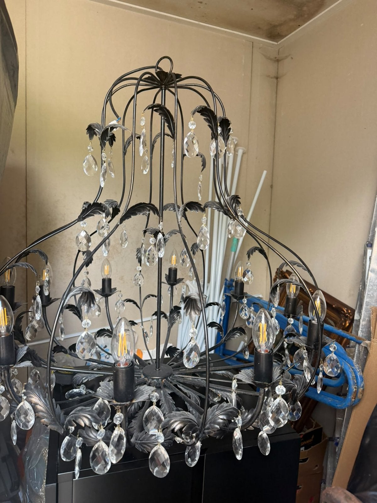 Grote Zwarte Kroonluchter met Kristallen Hangers, Ophalen of Verzenden, Zo goed als nieuw, Metaal, E14 (klein)