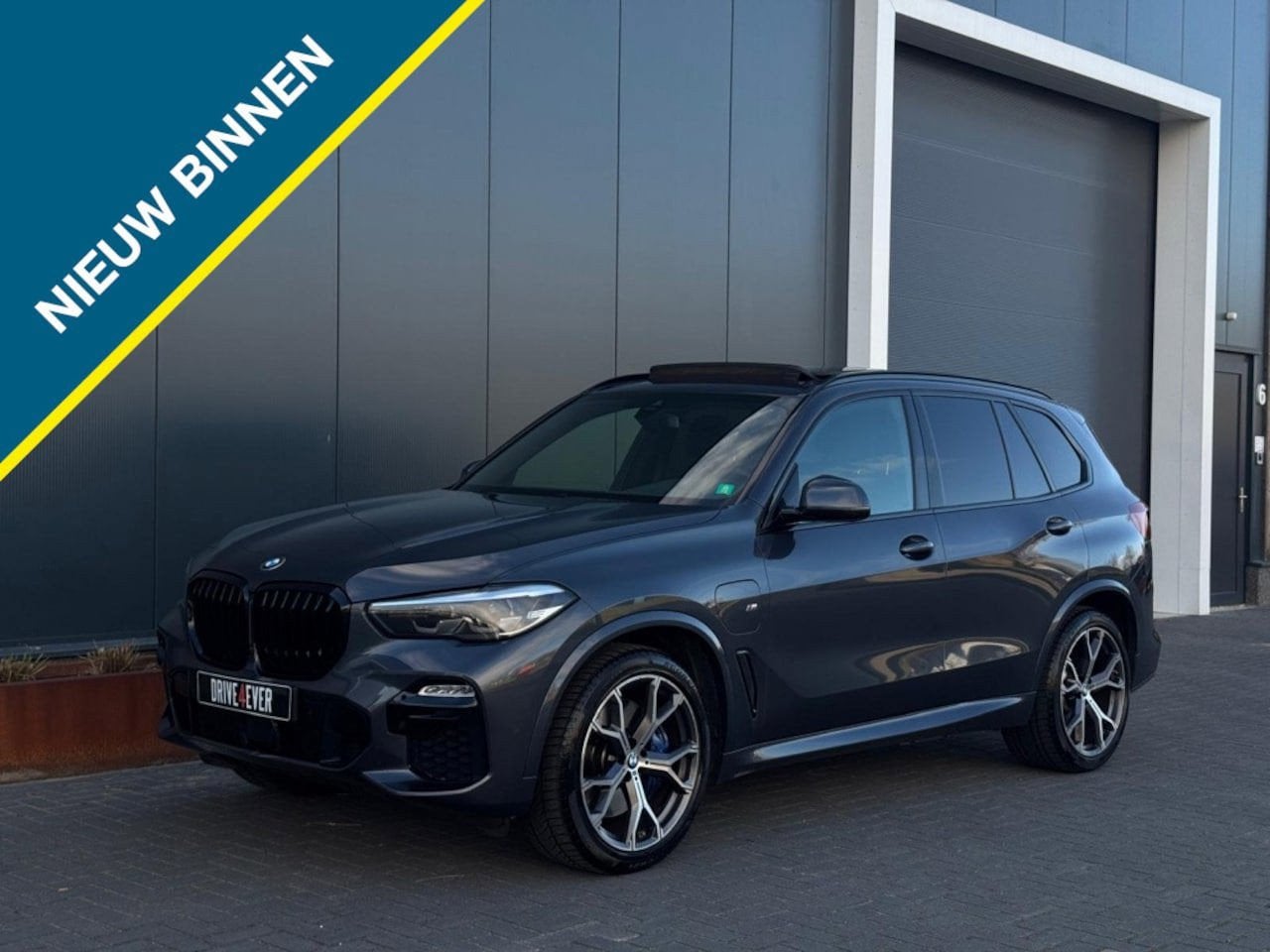 BMW X5 xDrive45e | M Pakket | Pano | Camera, Auto's, BMW, Automaat, Dealer onderhouden, Gebruikt, 394 pk