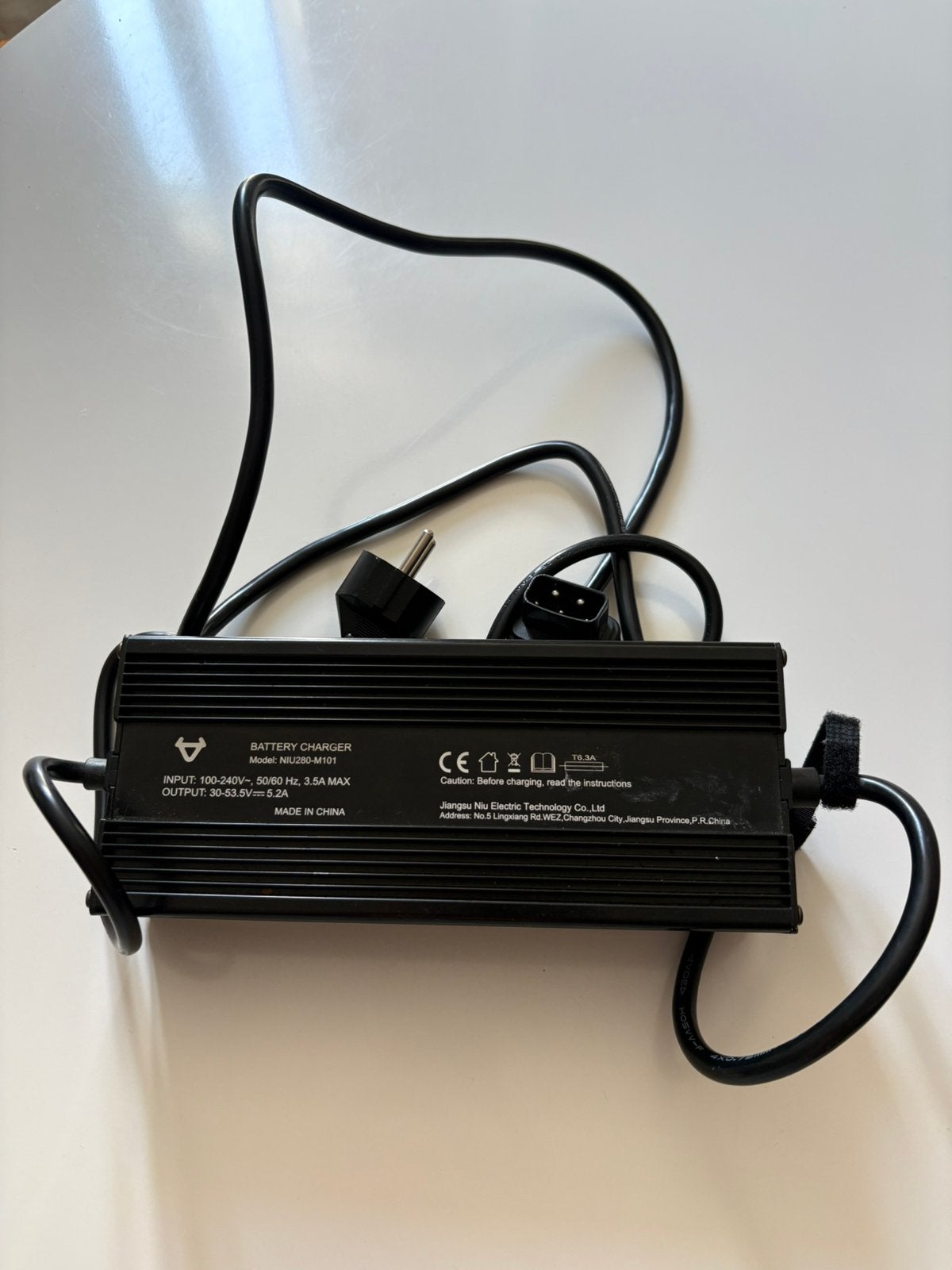 Niu batterij oplader NIU280-M101, Ophalen, Zo goed als nieuw