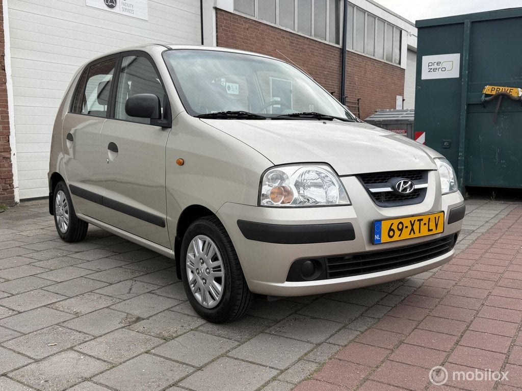Hyundai Atos 1.1i Active Joy, Auto's, Hyundai, Voorwielaandrijving, 31 €/maand, 4 cilinders, Origineel Nederlands