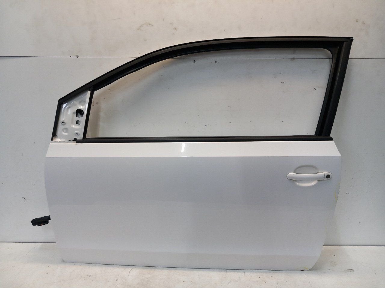 Portier links voor Volkswagen Up, Onderdelen@venauto.nl, Van der Ven Autorecycling B.V., Gebruikt, Ettenseweg 76, 4706 PB Roosendaal, The Netherlands