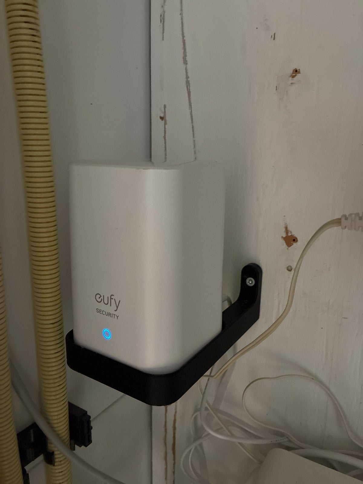 Ophangbeugel voor Eufy HomeBase 2 - Netjes en Ruimtebesparen, Ophalen of Verzenden, Nieuw, Binnencamera