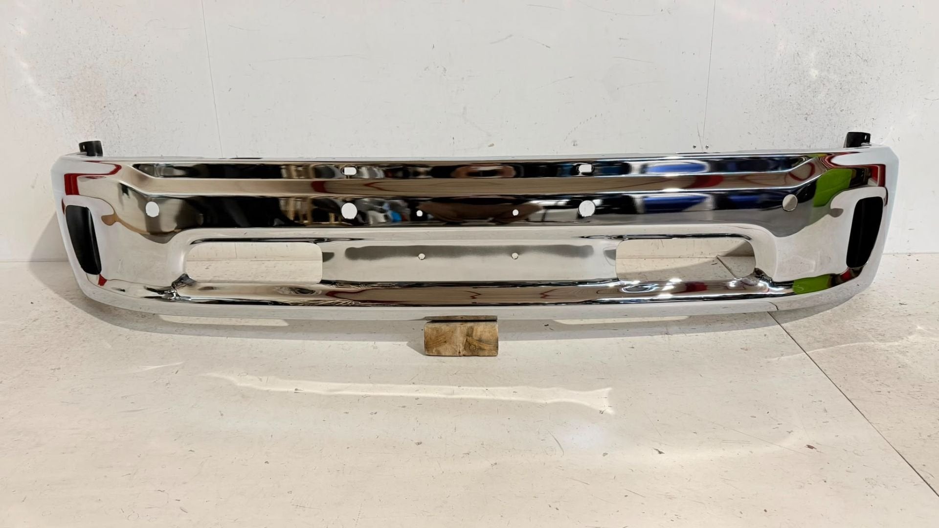 Dodge Ram 1500 voorbumper 68160857AA, Taurusavenue 1
2132 LS  Hoofddorp, NL, Gebruikt, Ophalen of Verzenden, Info@stellantis.com