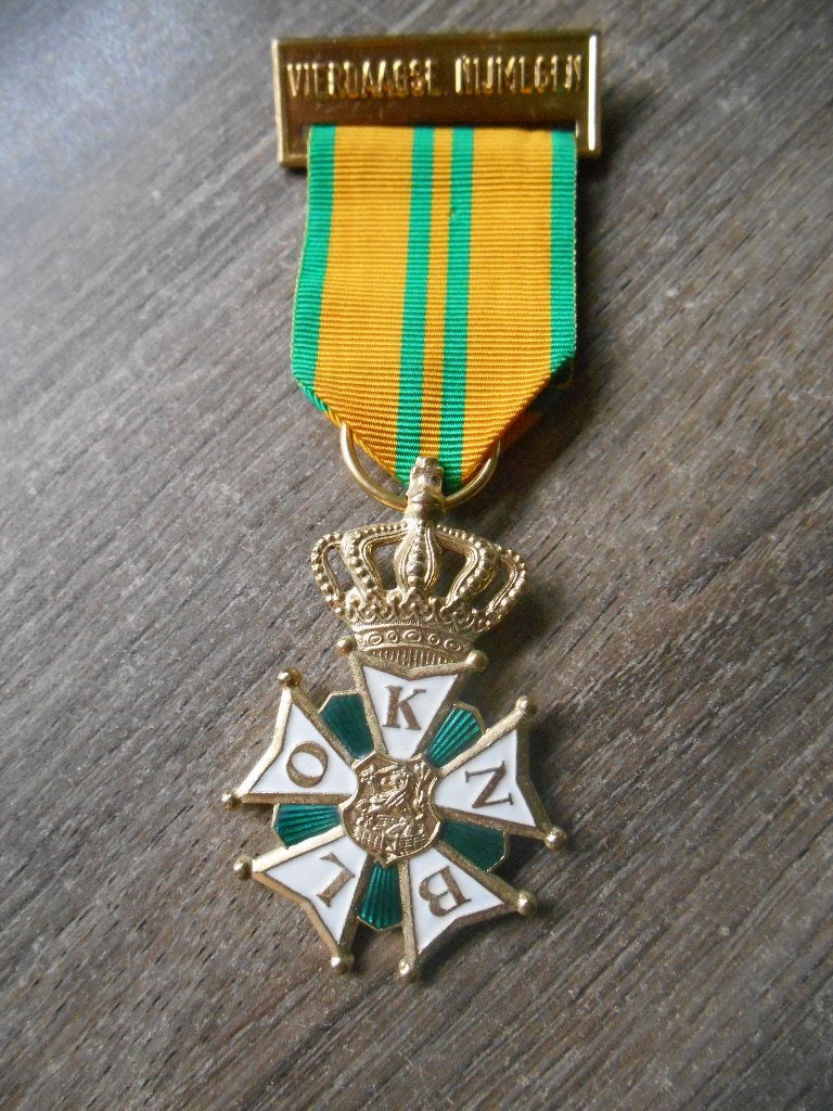 Medaille Vierdaagse Nijmegen voor 11 keer lopen, Ophalen of Verzenden, Landmacht, Nederland, Lintje, Medaille of Wings