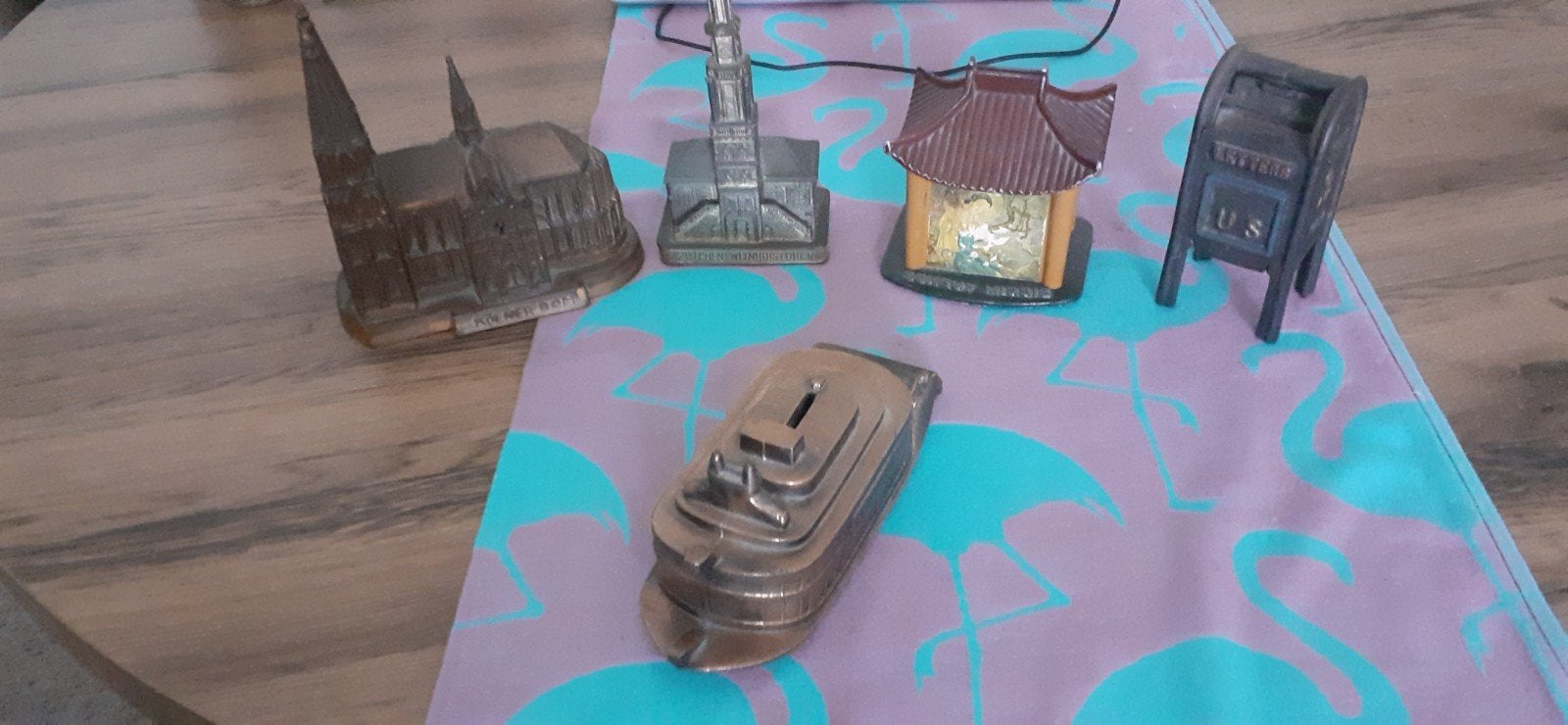 Diverse spaarpotten: van gebouw tot boot, Ophalen