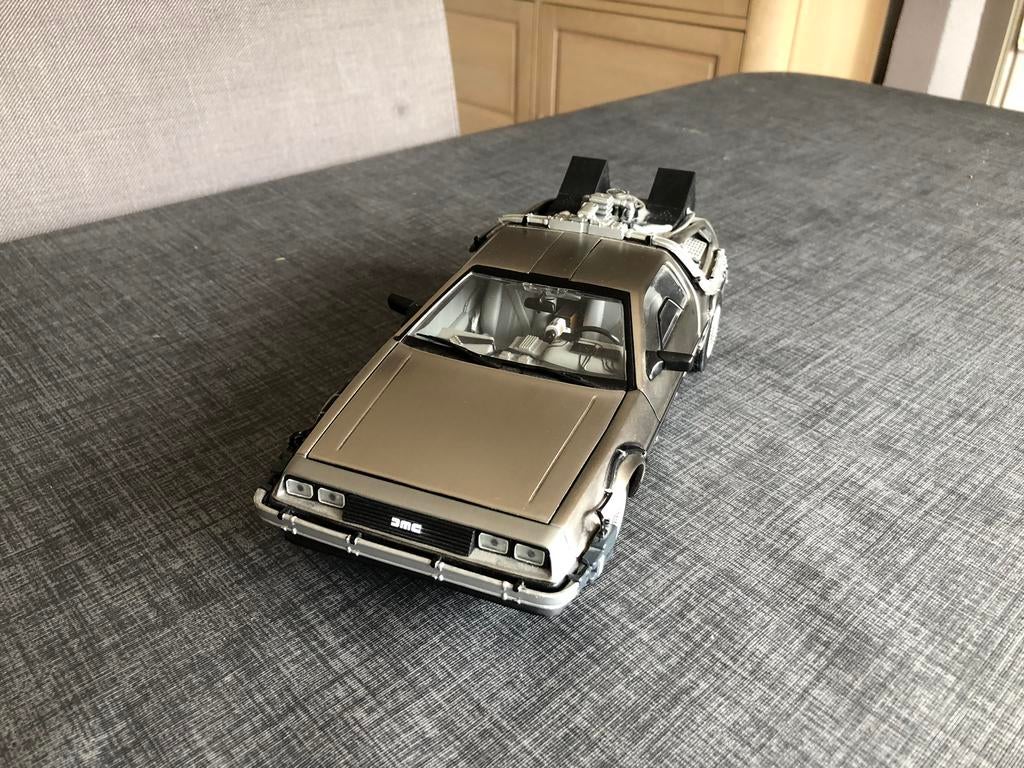 Sunstar 1/18 gmc DeLorean uit back to the future zonder doos, Ophalen, Zo goed als nieuw, Auto, Sun Star