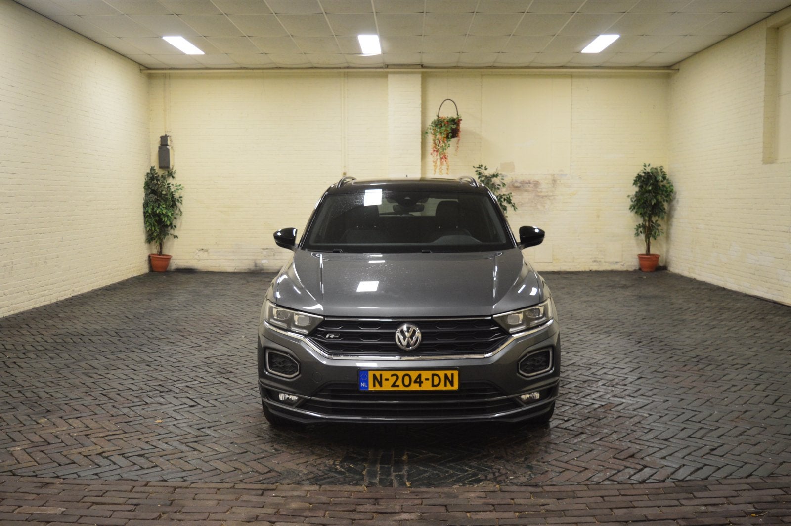 Volkswagen T-Roc r line 2.0 TSI 4-motion 7-DSG 2018 Grijs, Automaat, 15 km/l, 1984 cc, 75 €/maand