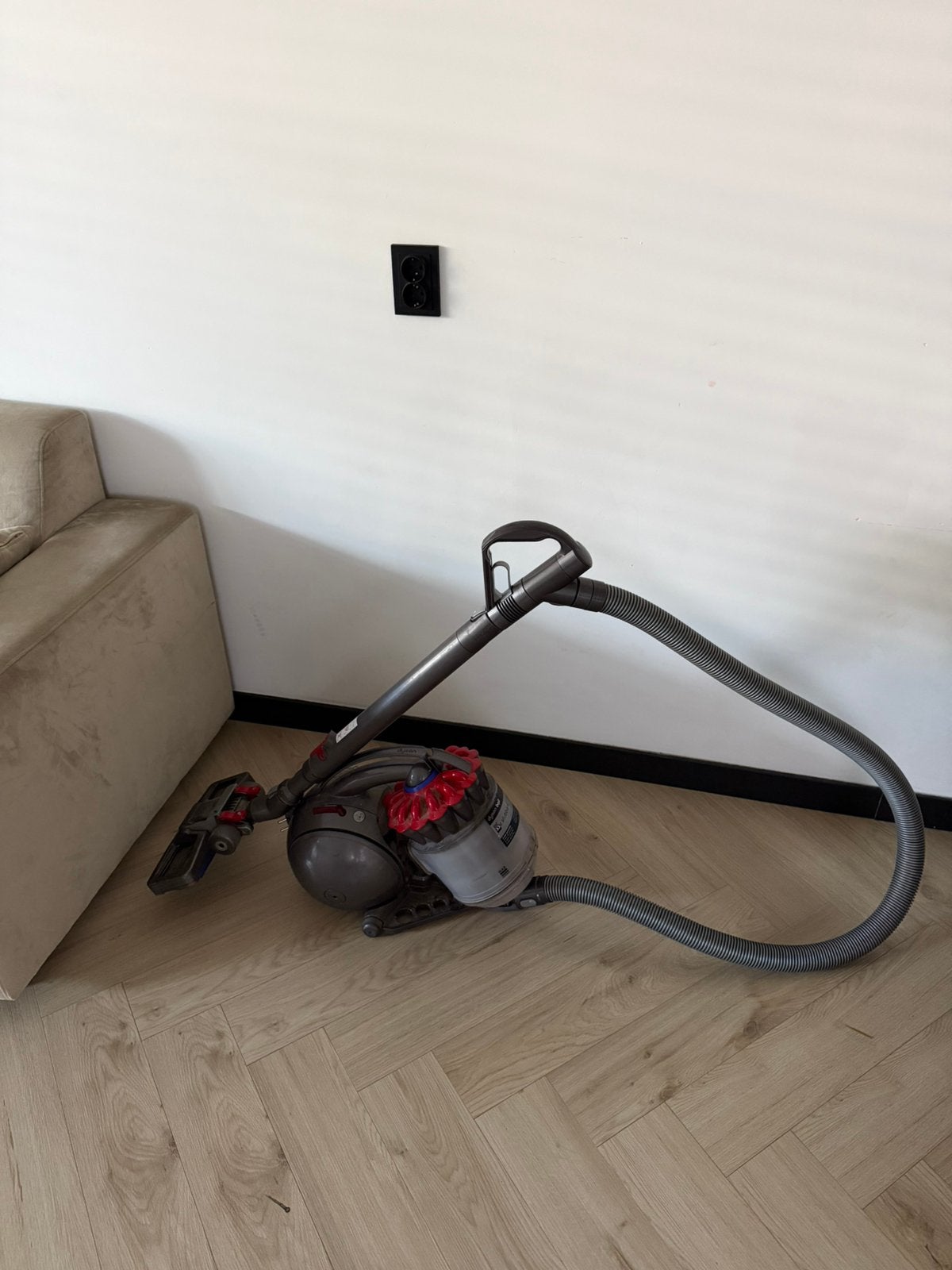 Dyson DC33C Stubborn stofzuiger, Ophalen of Verzenden, Zo goed als nieuw
