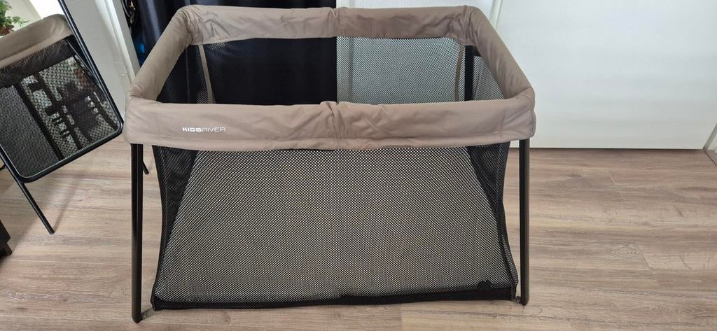 Kidsriver campingbedje en box in één - Zo goed als nieuw, Kinderen en Baby's, Ophalen of Verzenden, Zo goed als nieuw, Rechthoekig