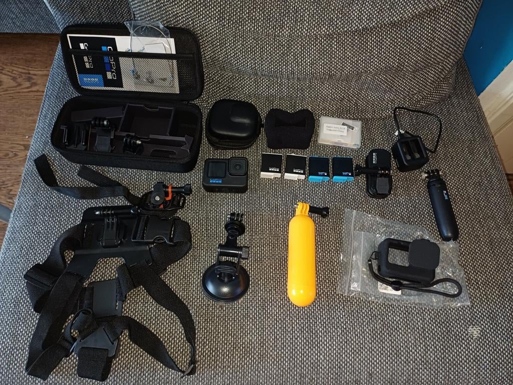 Gopro Hero 10 met diverse accessoires, Ophalen, Gebruikt, GoPro