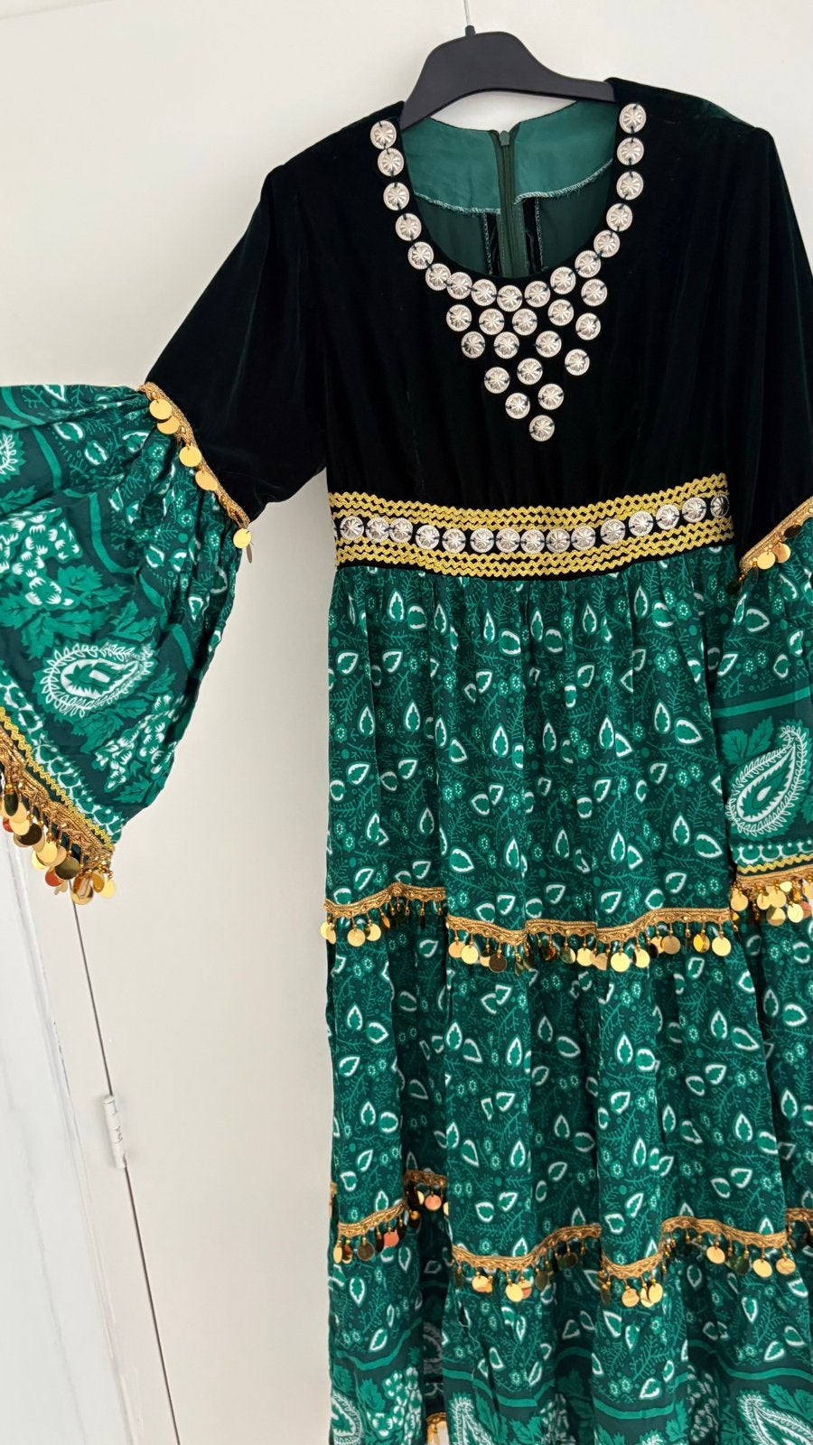Prachtige Hazara jurk - Groen met gouden details, Kleding | Dames, Jurken, Ophalen of Verzenden, Zo goed als nieuw, Maat 36 (S)