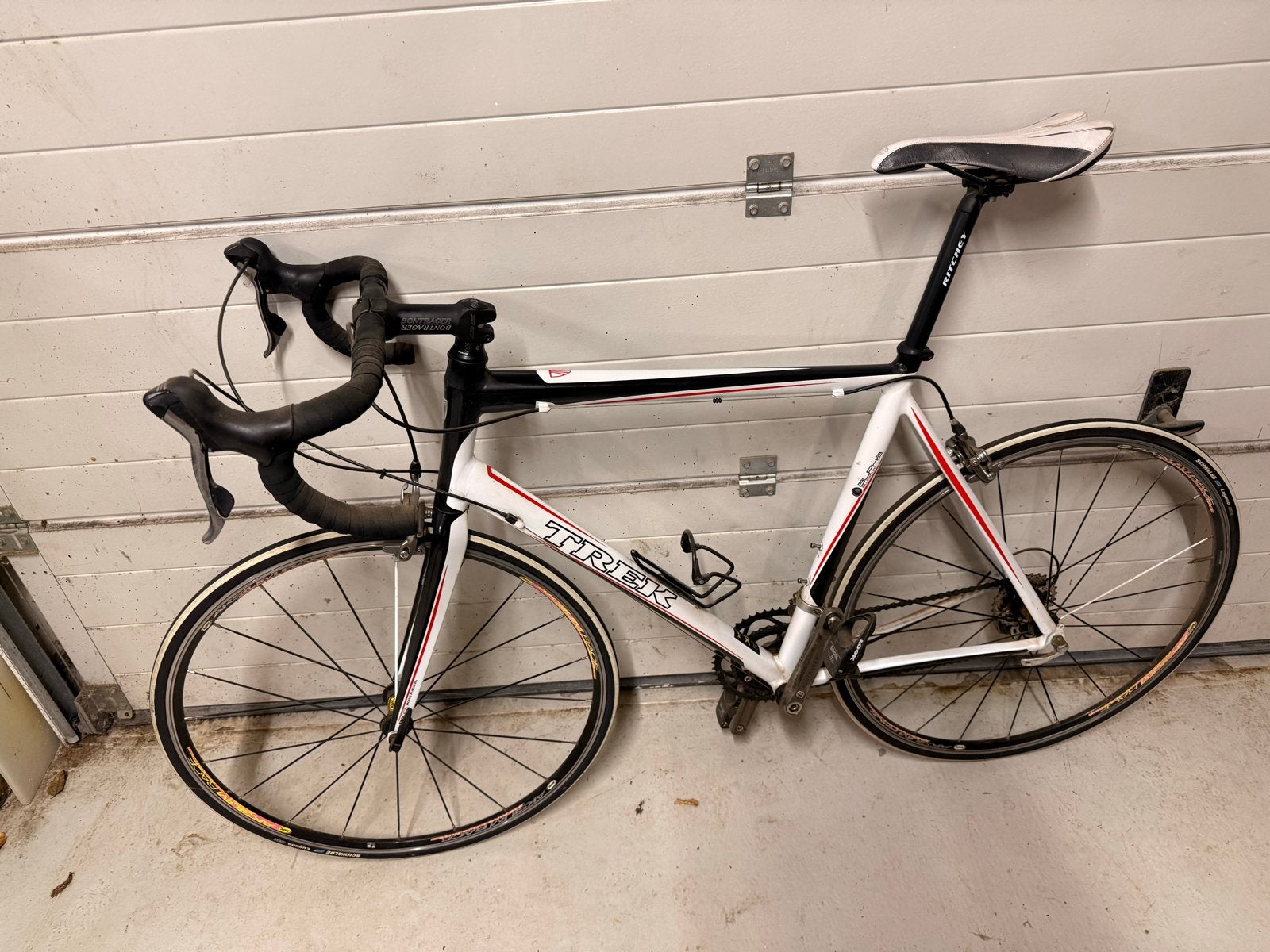 Trek racefiets - Wit/Zwart met Shimano 105, Fietsen en Brommers, Ophalen, 28 inch, Gebruikt, 10 tot 15 versnellingen