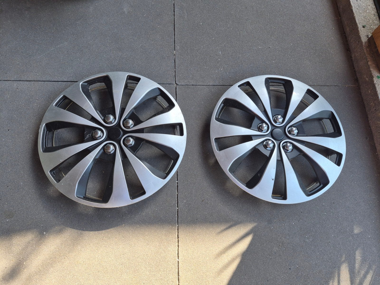 Wieldoppen 14 inch komt van onze caravan, Auto diversen, Wieldoppen, Ophalen of Verzenden