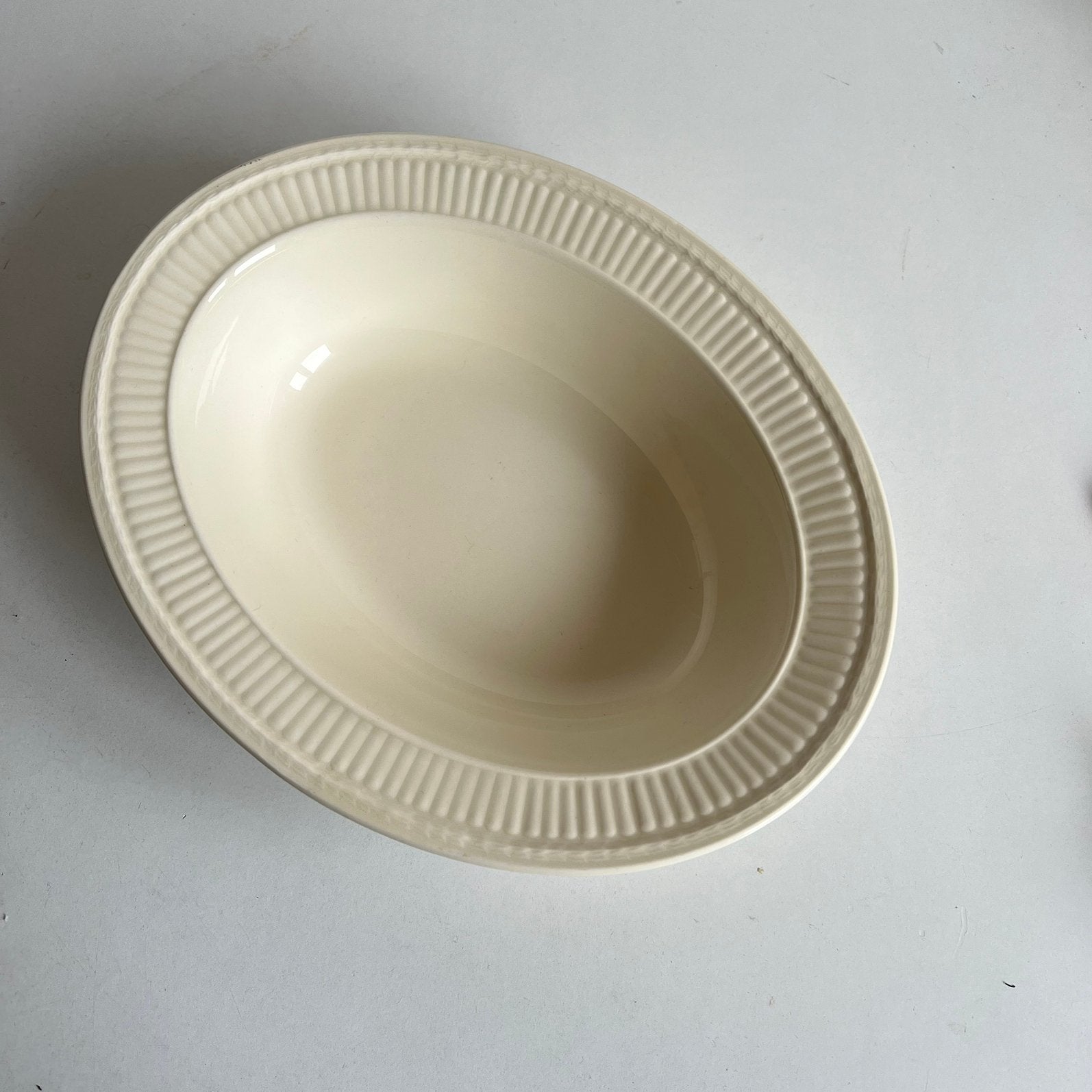 Edme Wedgwood ovaal groenteschaal schaal 26.5 cm - NIEUW, Klassiek, Nieuw, Ophalen of Verzenden, Schaal of Schalen