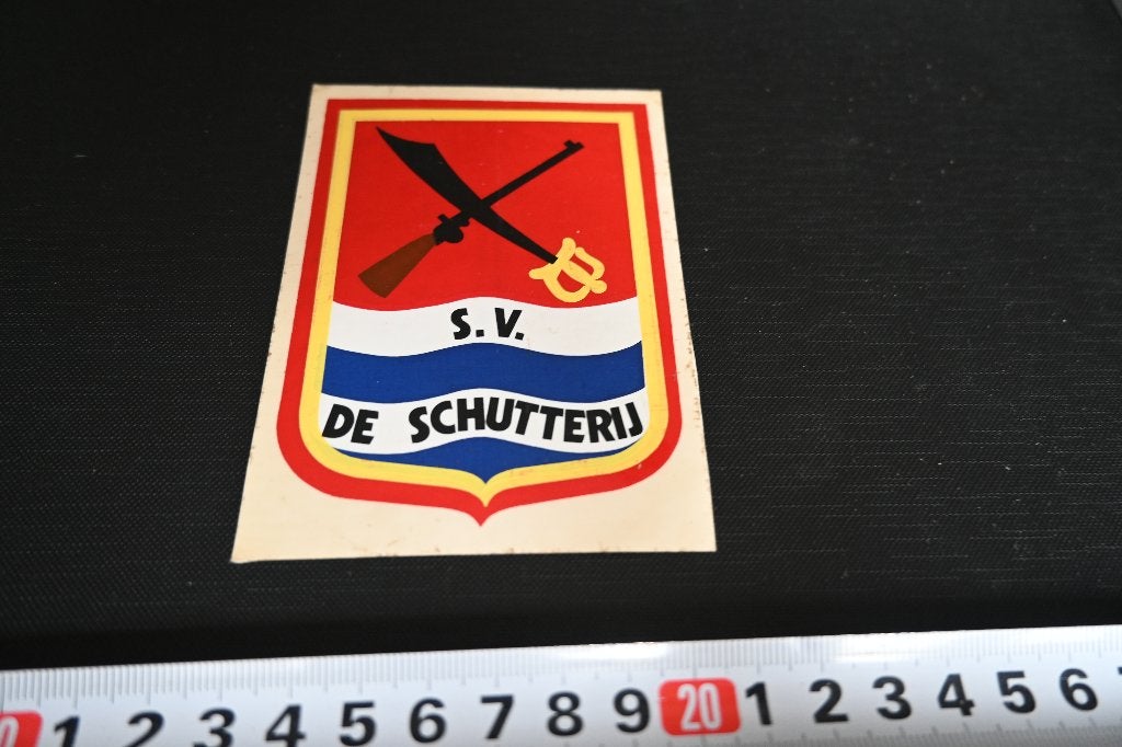 sticker Clinge S.V. DE SCHUTTERIJ  schietvereniging, Verzamelen, Ophalen, Zo goed als nieuw