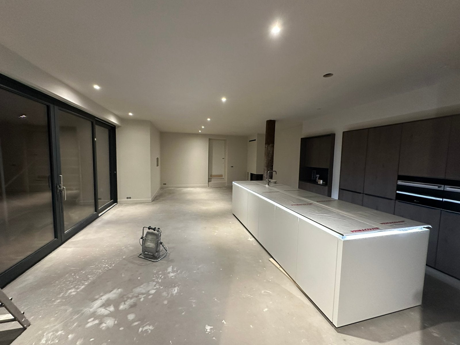 Schilderwerk & Latex Spuiten – Mr. Bouw, Kleuradvies, Behangen
