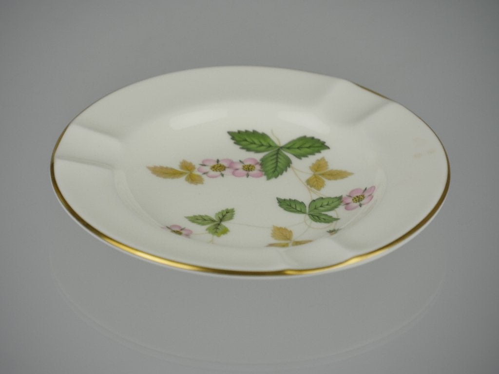 Wedgwood Wild Strawberry asbakje, Ophalen of Verzenden, Zo goed als nieuw, Porselein, Overige typen