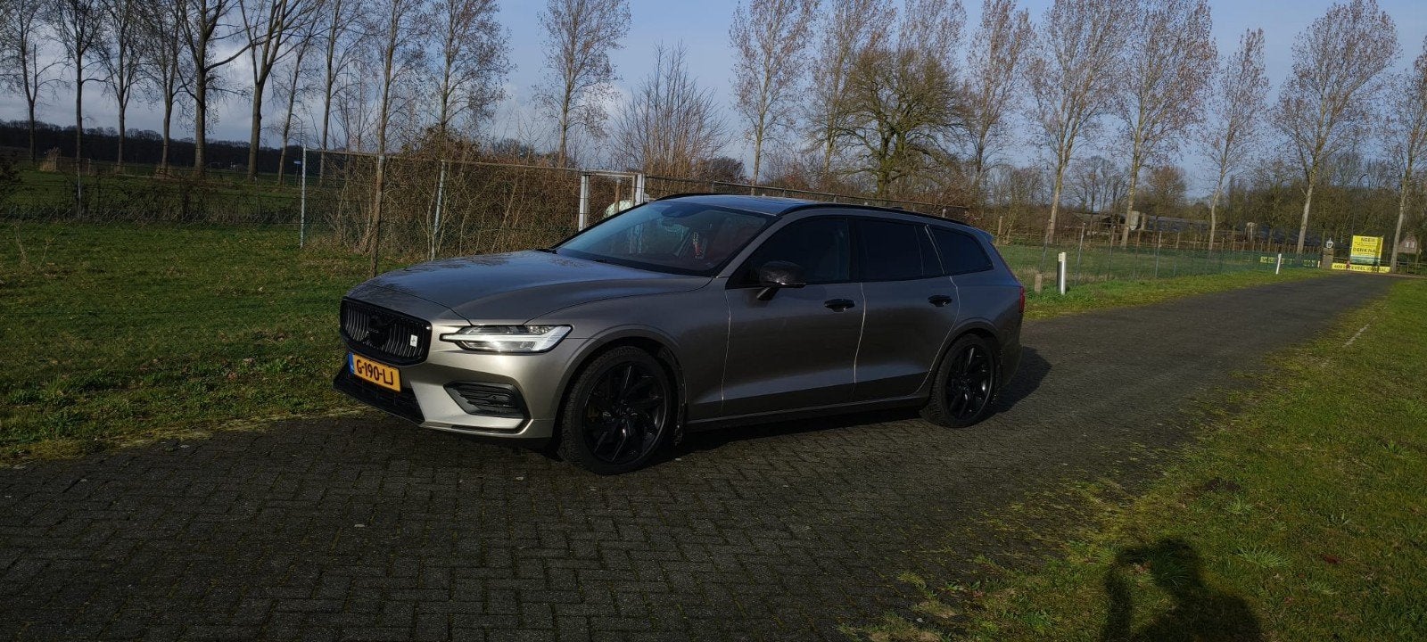 Volvo V60 T4 190pk Geartronic 2019 Grijs, Auto's, Volvo, 1800 kg, 1969 cc, Origineel Nederlands, 1603 kg
