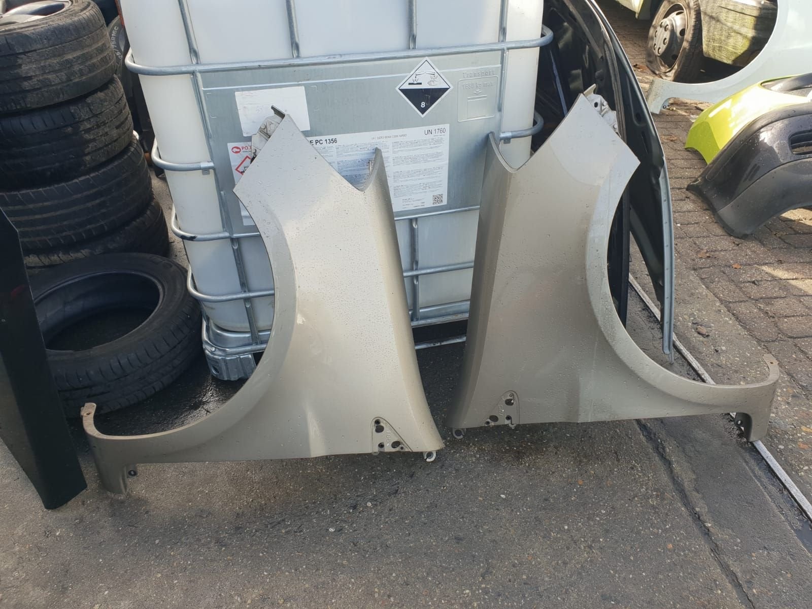RENAULT CLIO  3 VOORSCHERM LINKS +RECHTS, Gebruikt, -, Renault, -