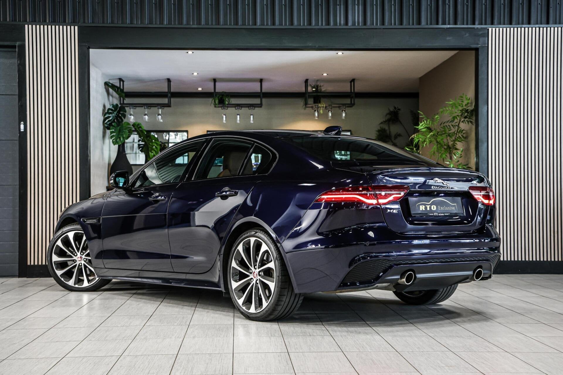 Jaguar XE 2.0 P250 R-Dynamic HSE NAVI LEER CAMERA CARPLAY., Auto's, Jaguar, Achterwielaandrijving, Euro 6, 4 cilinders, Met garantie (alle)