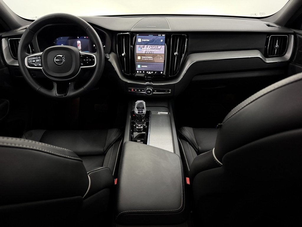 Volvo XC60 2.0 T6 Plug-in hybrid AWD Plus Dark Panoramadak,, Automaat, Gebruikt, Lichtsensor, 4 cilinders