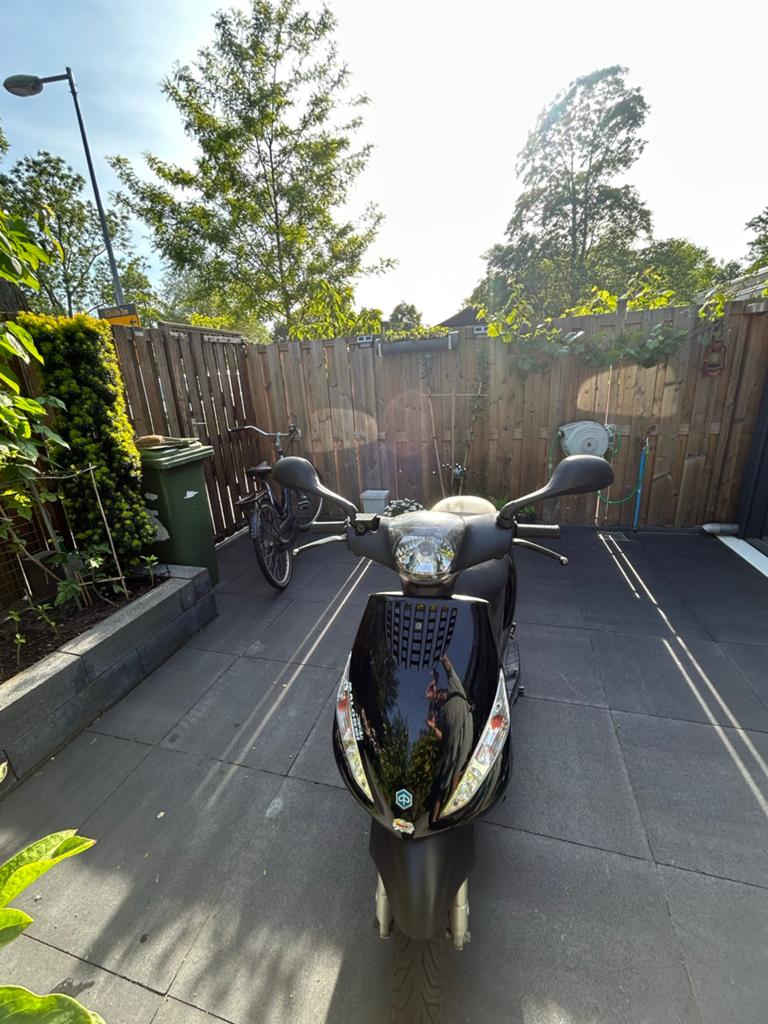 Piaggio Zip 4-takt 2017 - 80cc, Fietsen en Brommers, Scooters | Piaggio, Gebruikt, Zip, Maximaal 45 km/u, Benzine, Ophalen