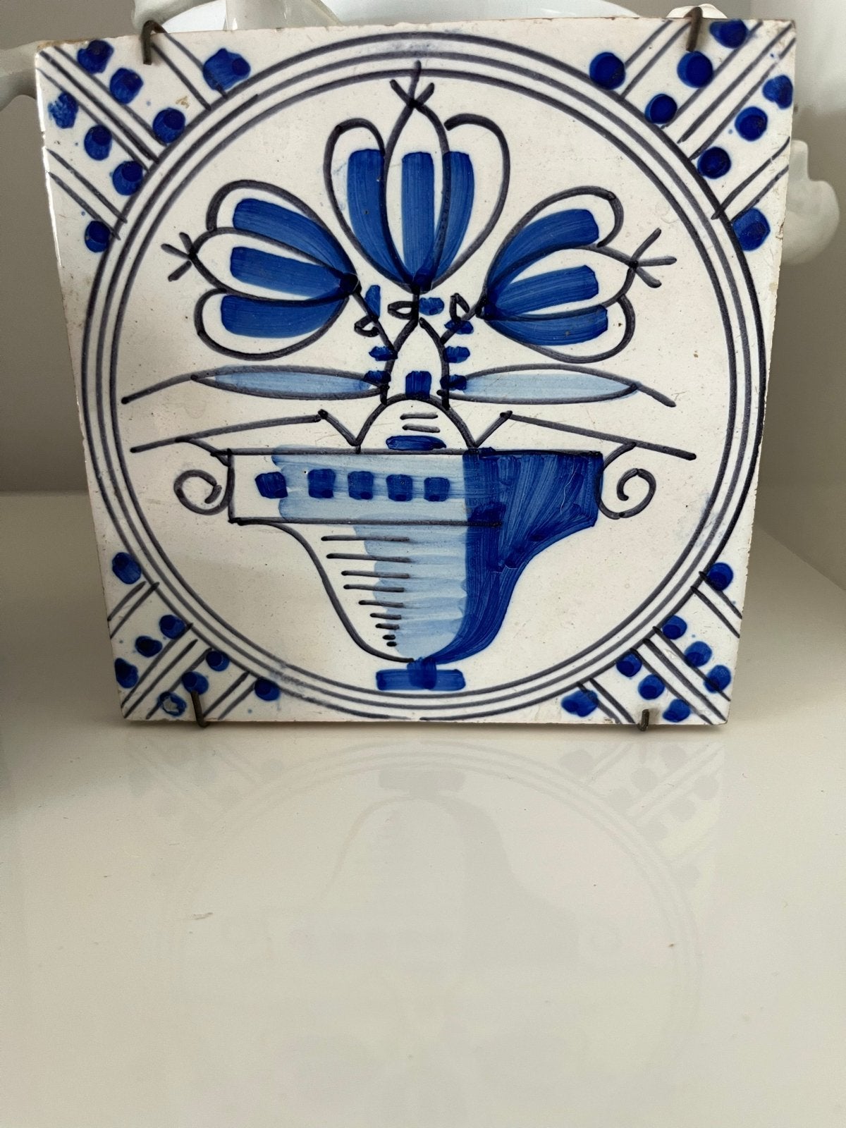 Delfts blauw tegeltje met bloemenmotief, Ophalen of Verzenden