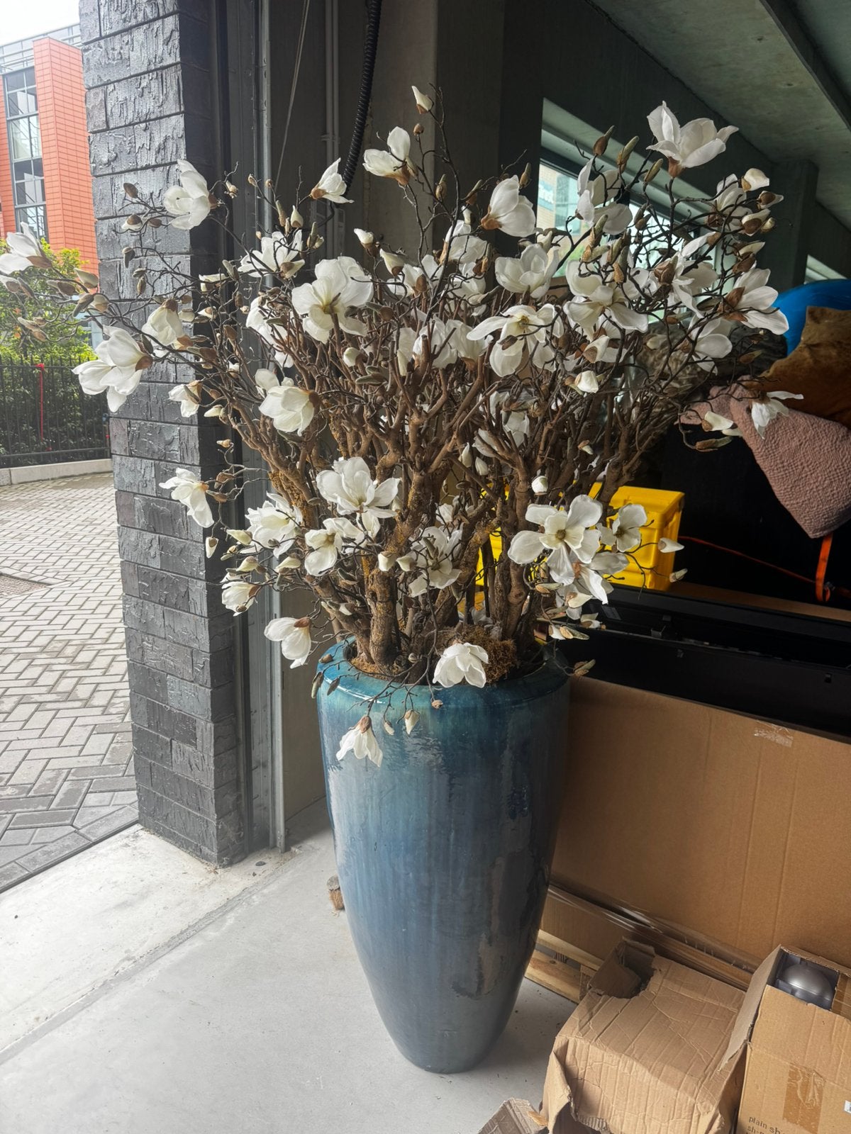 Blauwe pot inclusief bloemstuk, Ophalen, Rond, Zo goed als nieuw, Minder dan 25 cm