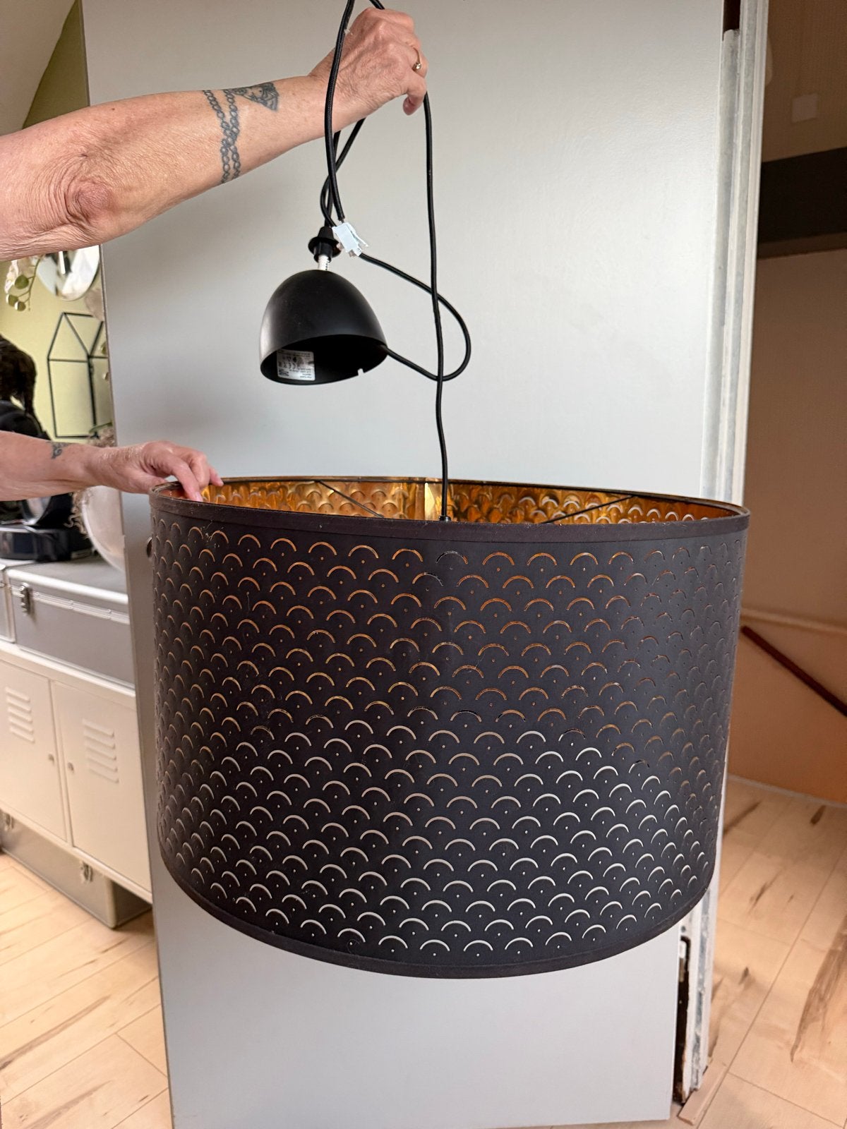 IKEA Lampenkap Nymo Zwart met Goud, Huis en Inrichting, Hanglamp, Gebruikt, Zwart, Rond