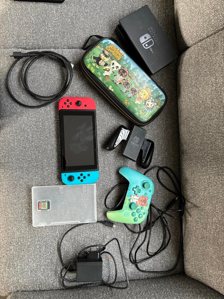 Nintendo Switch met Animal Crossing en extra controller, 3 spelers of meer, Ophalen of Verzenden, Zo goed als nieuw, Vanaf 3 jaar