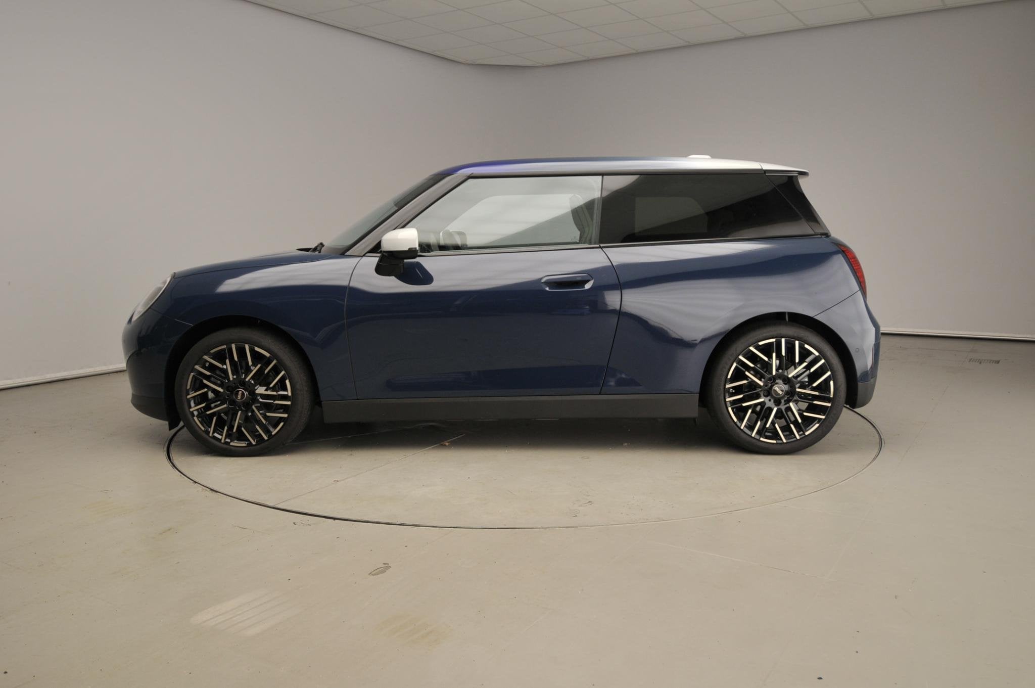 MINI 3-Deurs Cooper SE Favoured M 54.2 kWh Panoramadak | Com, Auto's, Beige, Met garantie (alle), Mini Electric, 315 min