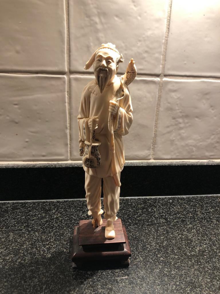 Oud Chinees beeldje van visser met vis en manden, Ophalen, Natuurlijk materiaal, Handgemaakt, 20 - 50 cm