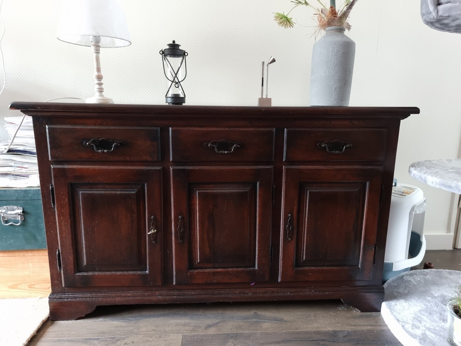 Uniek Donkerbruin dressoir met 3 lades en 3 deuren, Ophalen, Gebruikt, Klassiek, 25 tot 50 cm